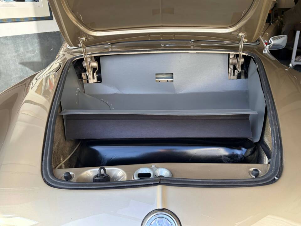 Afbeelding 19/28 van Volkswagen Karmann Ghia 1600 (1971)