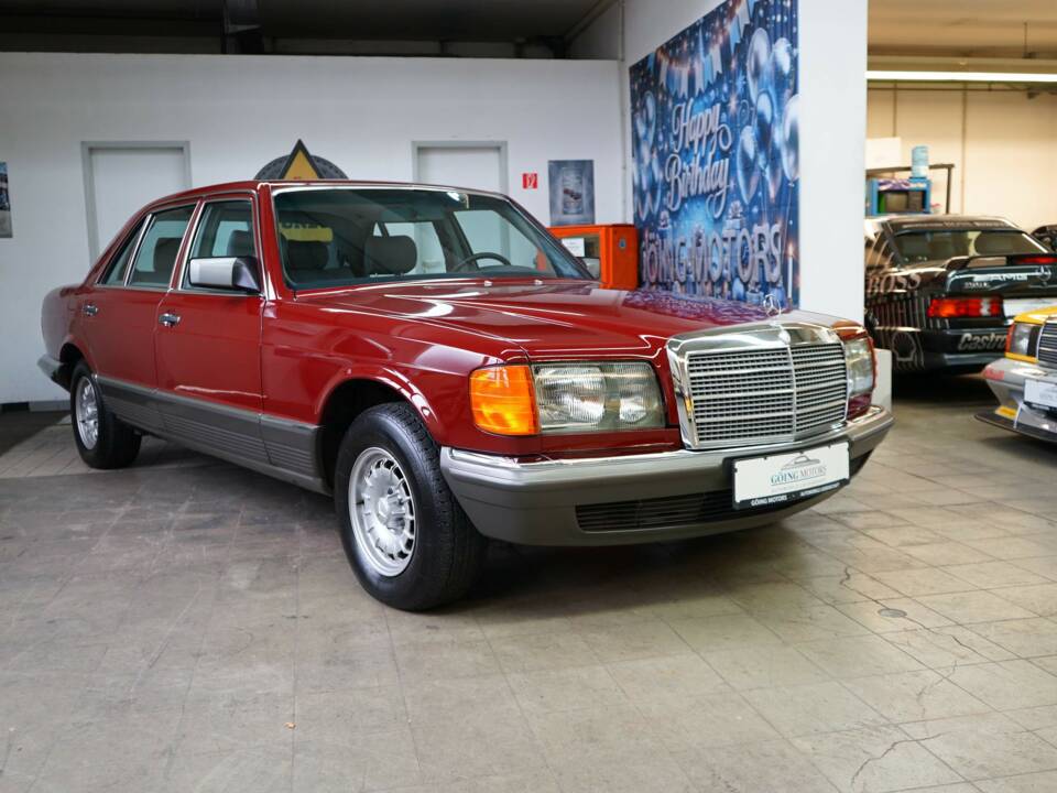 Immagine 2/42 di Mercedes-Benz 500 SEL (1982)