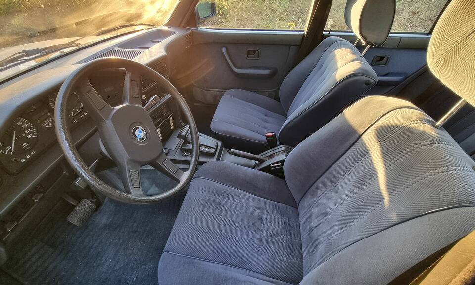Bild 2/8 von BMW 525i (1982)
