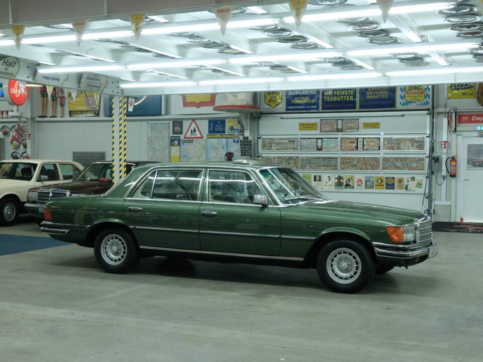 Image 15/50 de Mercedes-Benz 450 SEL 6,9 (1975)