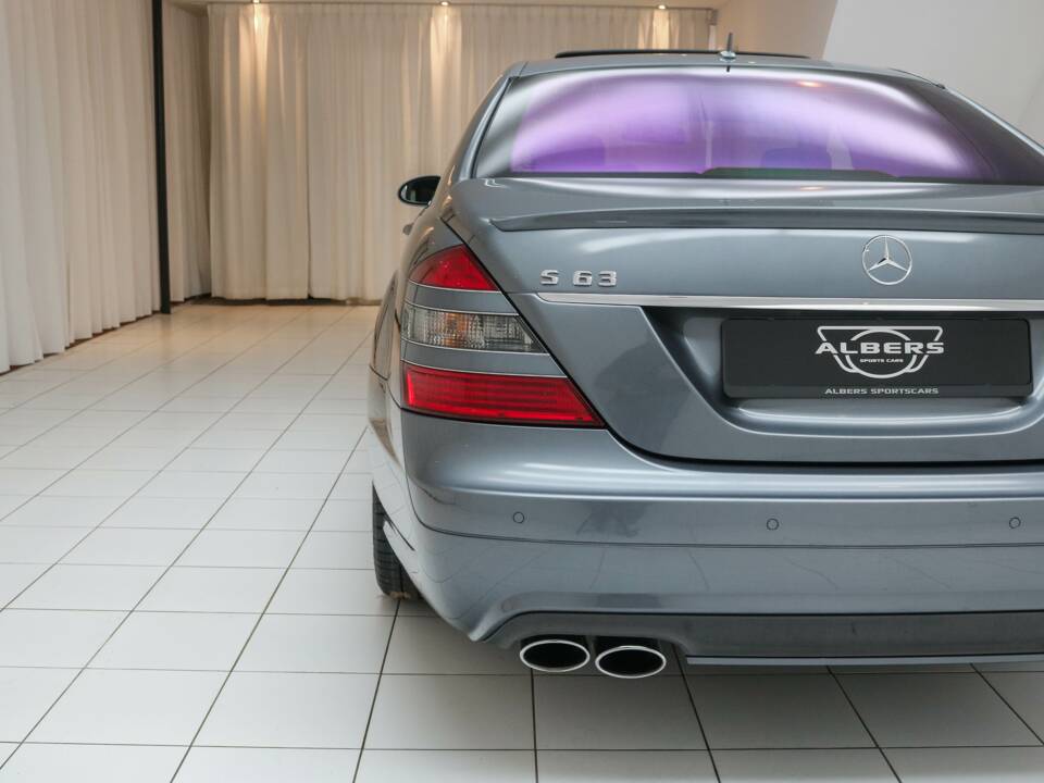 Bild 16/18 von Mercedes-Benz S 63 AMG (2007)