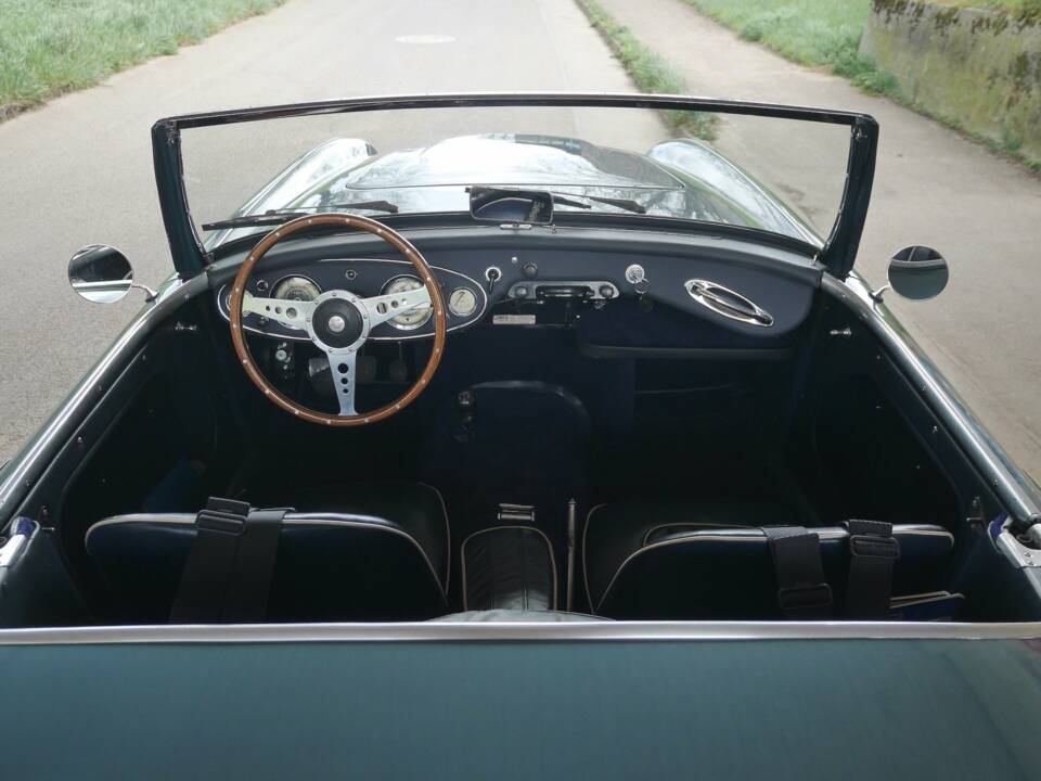 Image 21/34 of Austin-Healey 3000 Mk II (BN7) (1961)