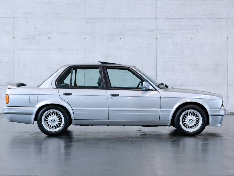 Immagine 5/22 di BMW 325i (1988)