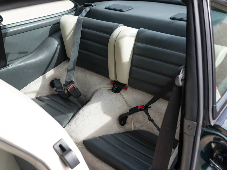 Image 36/52 of Porsche 911 Carrera 3.2 (1989)