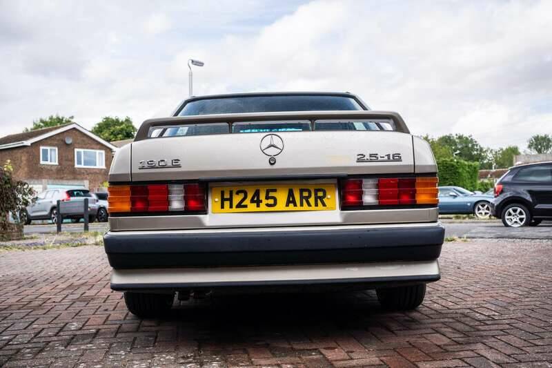 Image 18/50 of Mercedes-Benz 190 E 2.5-16 (1991)