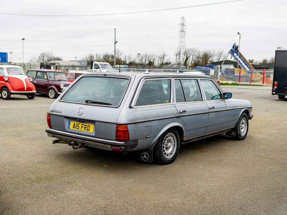 Bild 19/50 von Mercedes-Benz 280 TE (1983)