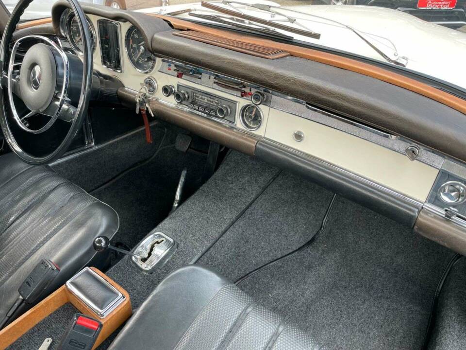 Image 14/20 of Mercedes-Benz 250 SL (1967)