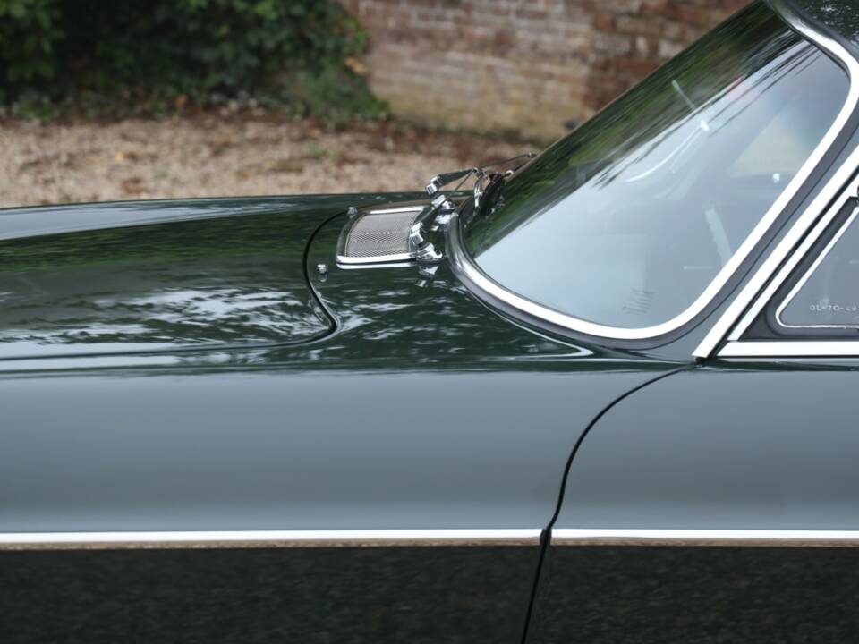 Image 33/50 of Volvo 1800 S (1968)