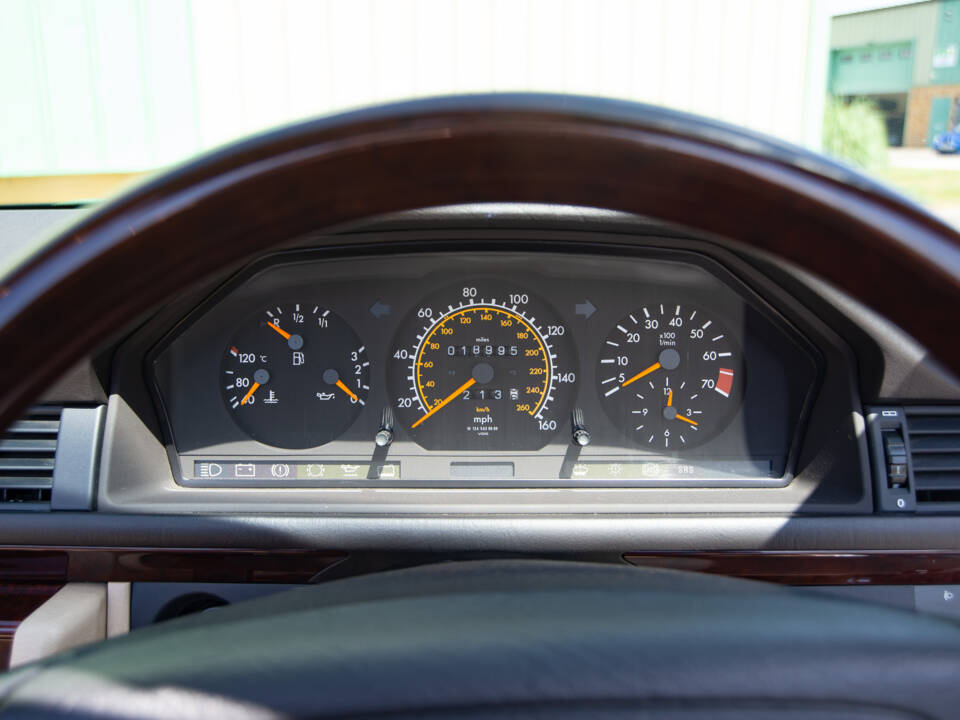 Image 9/26 of Mercedes-Benz E 320 (1996)