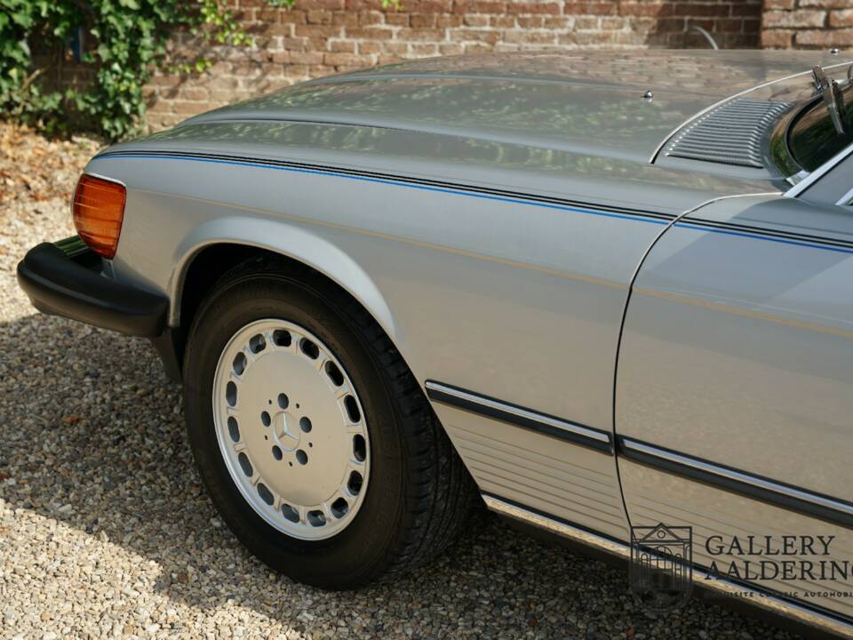 Image 23/50 of Mercedes-Benz 380 SL (1982)