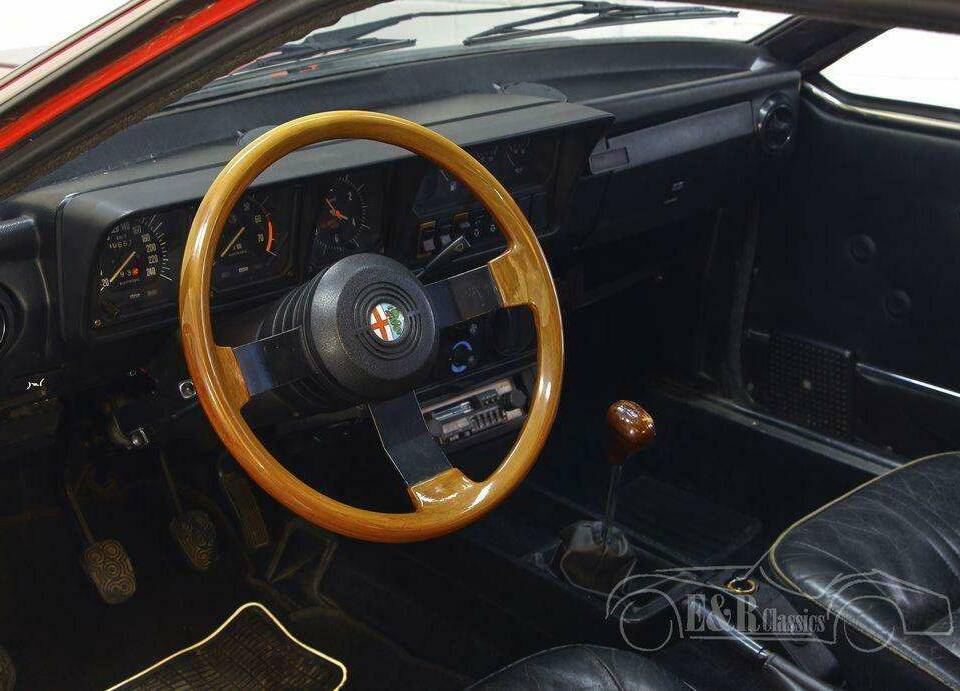 Imagen 2/19 de Alfa Romeo GTV 6 2.5 (1981)