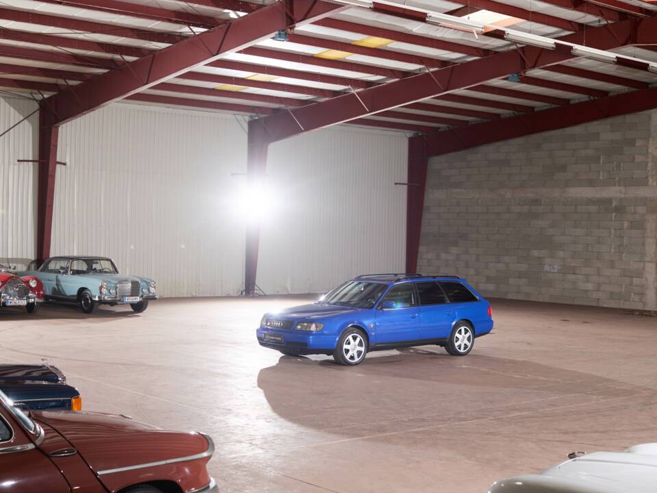 Image 12/113 of Audi S6 Plus Avant (1996)