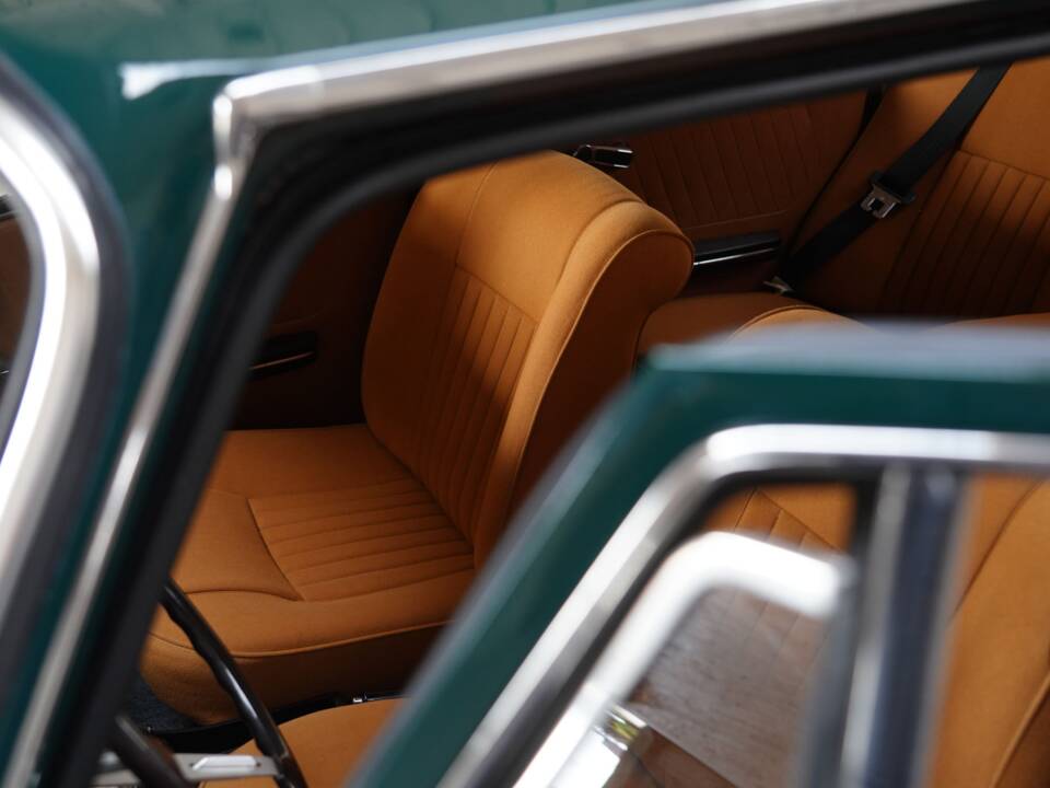 Image 19/83 of Alfa Romeo 1750 Berlina (1970)