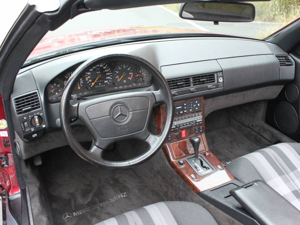 Image 14/24 de Mercedes-Benz 500 SL (1991)