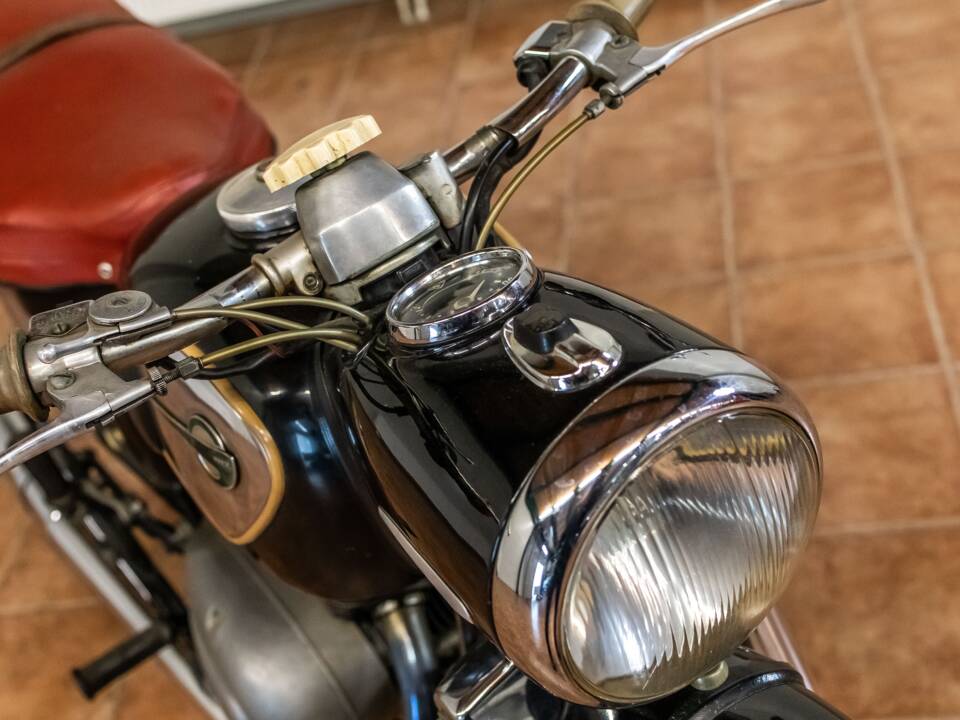 Image 8/11 de MZ ES 250/1-Superelastic (1966)