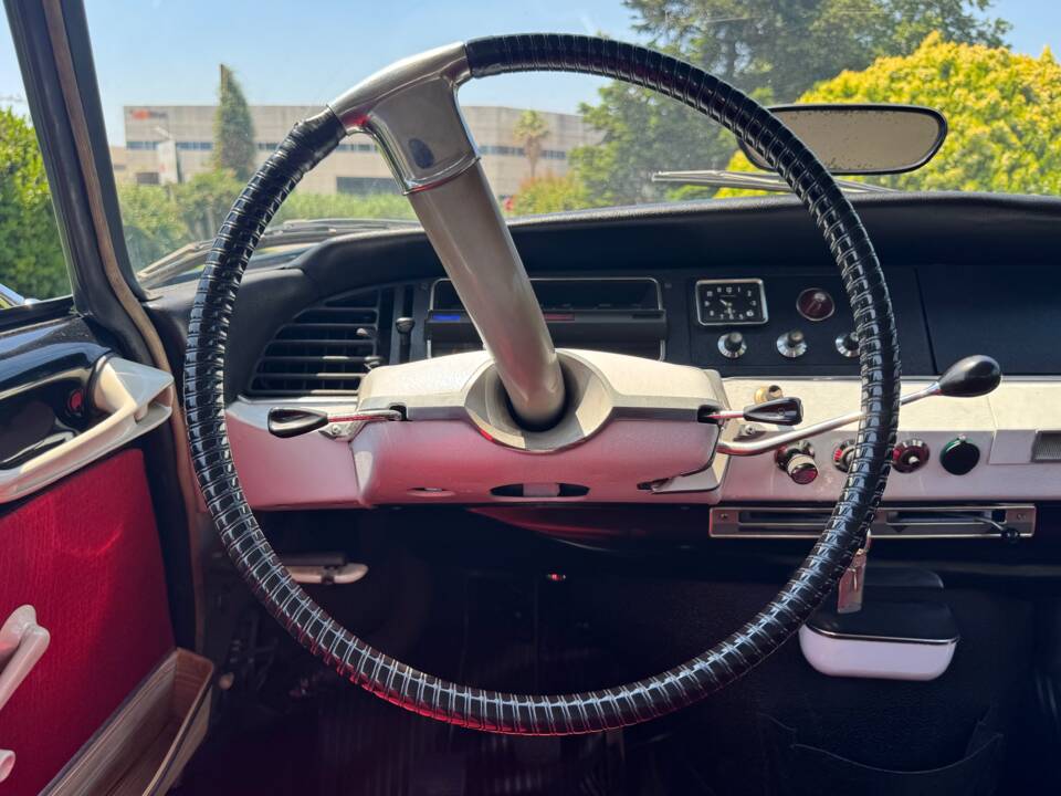 Image 17/29 of Citroën ID 19 (1958)