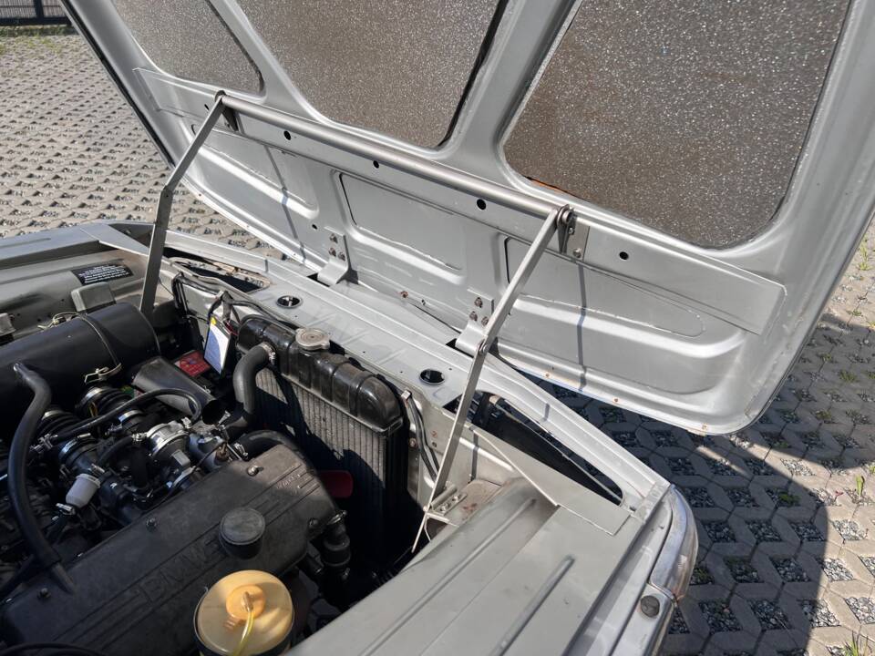 Image 13/30 of BMW 2000 tilux (1968)