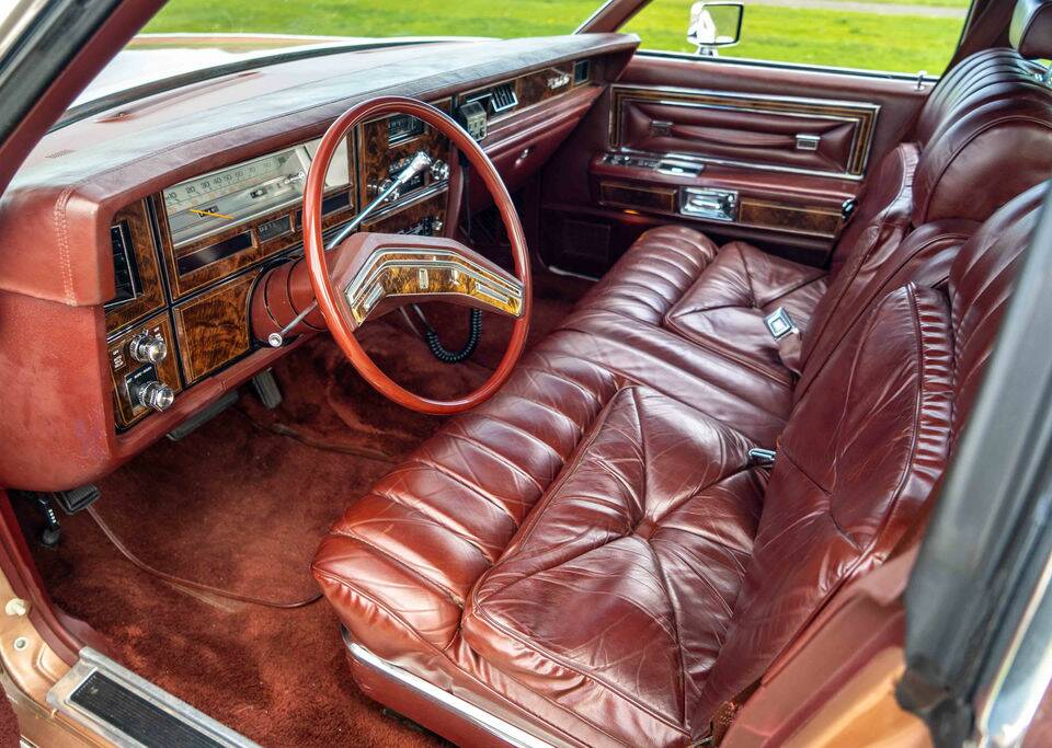 Image 2/8 of Lincoln Continental Town Car (1979)