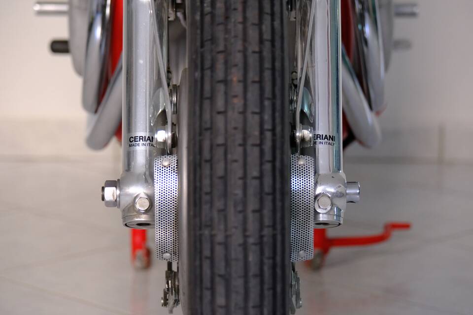 Image 32/99 of MV Agusta 750 Sport (1971)