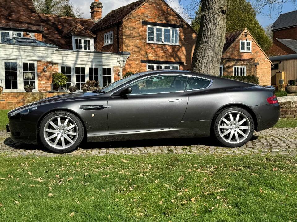 Image 8/33 of Aston Martin DB 9 (2005)