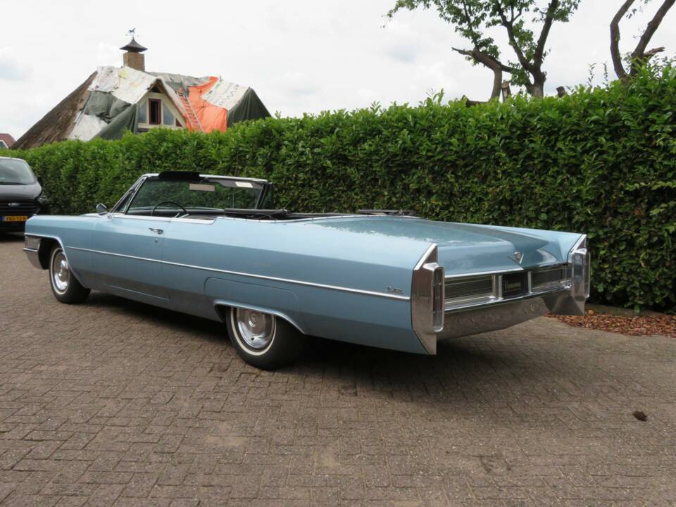 Image 9/18 of Cadillac DeVille Convertible (1965)