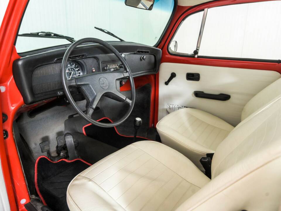 Image 11/50 of Volkswagen Beetle 1200 "Jeans Bug" (1983)