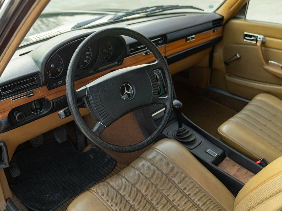 Image 44/50 of Mercedes-Benz 280 SE (1973)