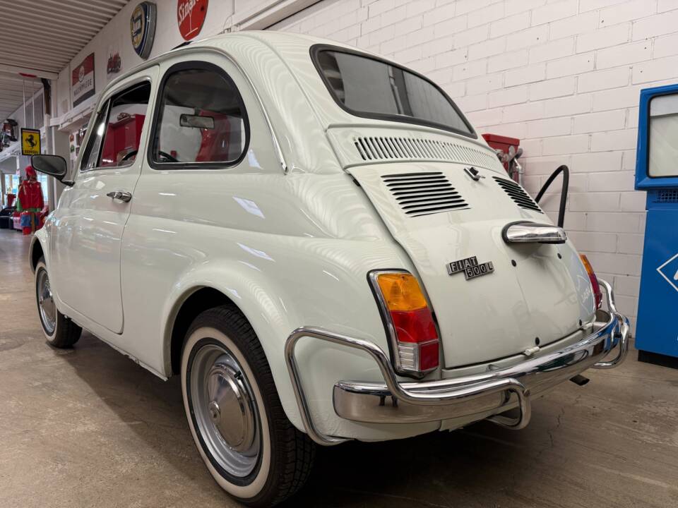 Image 16/19 de FIAT 500 L (2012)