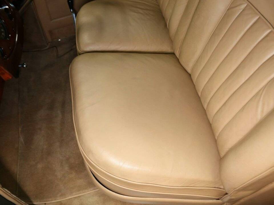 Image 15/30 of Rolls-Royce Phantom III (1938)