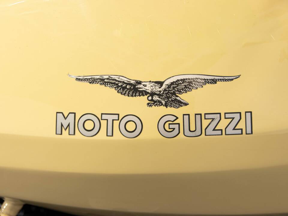 Image 40/50 of Moto Guzzi V 35 Imola II (1983)
