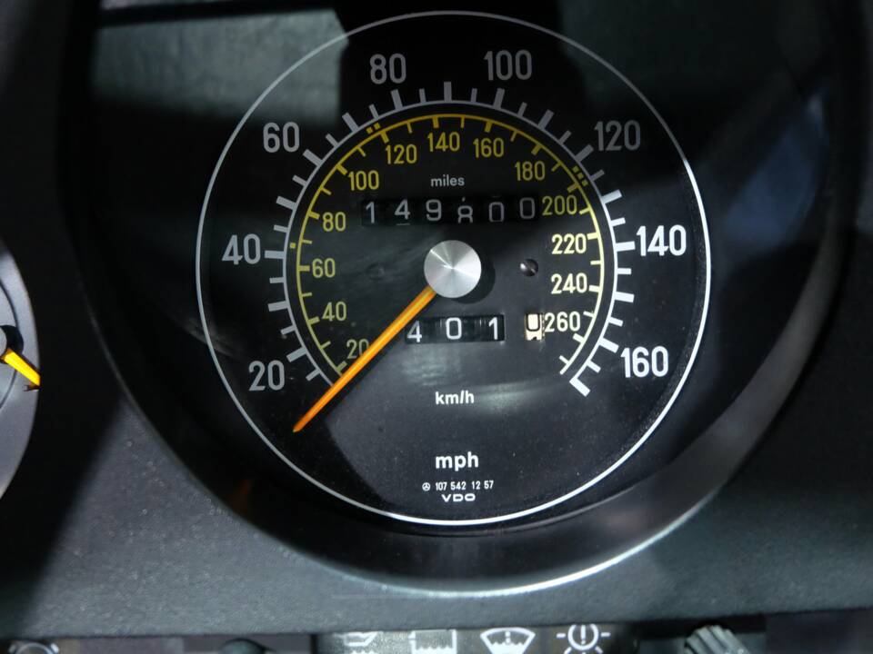 Image 10/42 de Mercedes-Benz 560 SL (1988)