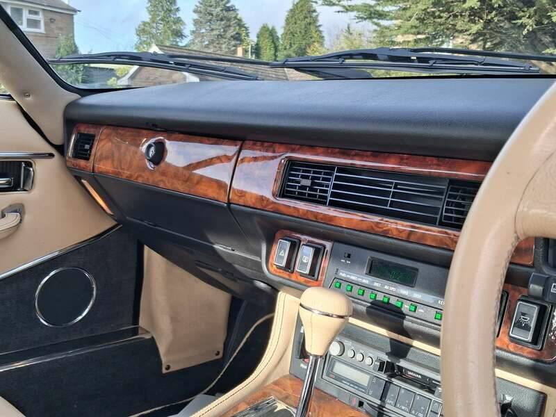 Image 16/41 of Jaguar XJRS 6.0 (1990)