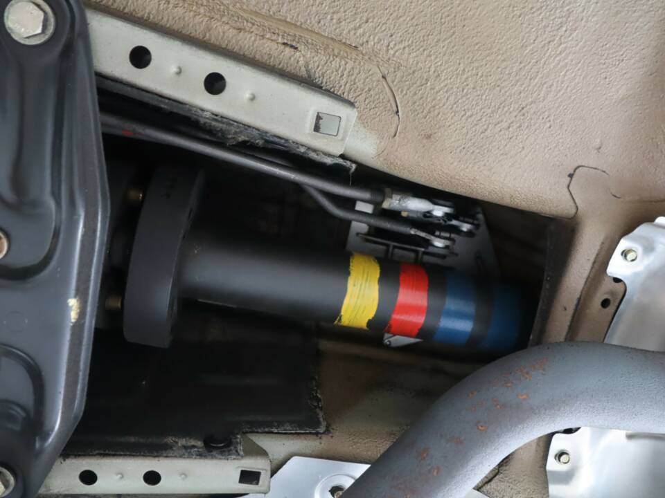 Immagine 37/50 di Mercedes-Benz 190 E 2.3-16 (1986)