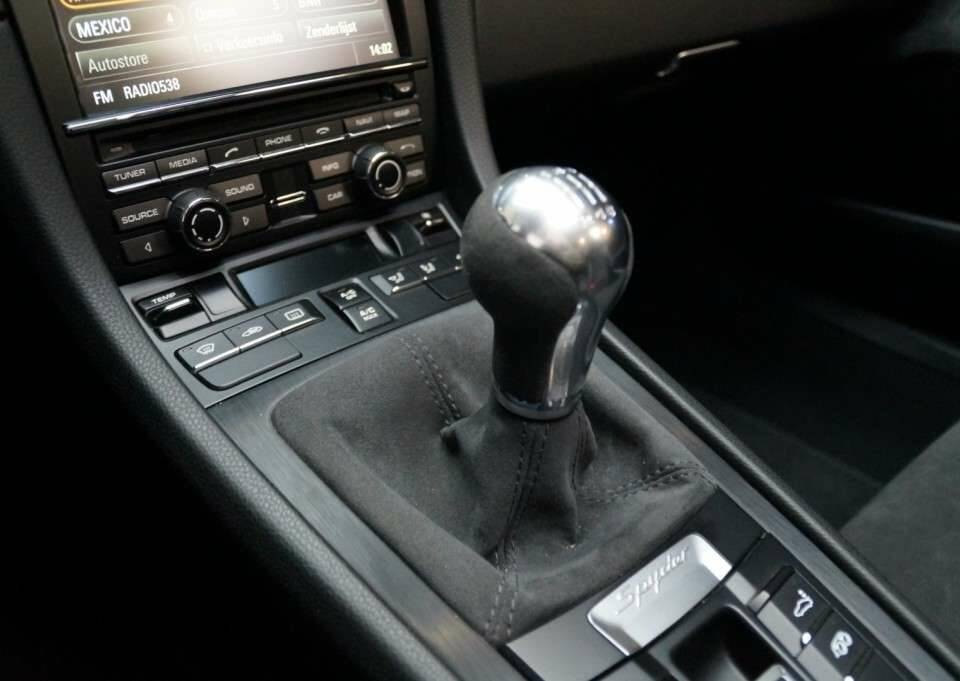 Image 11/50 of Porsche Boxster Spyder (2016)