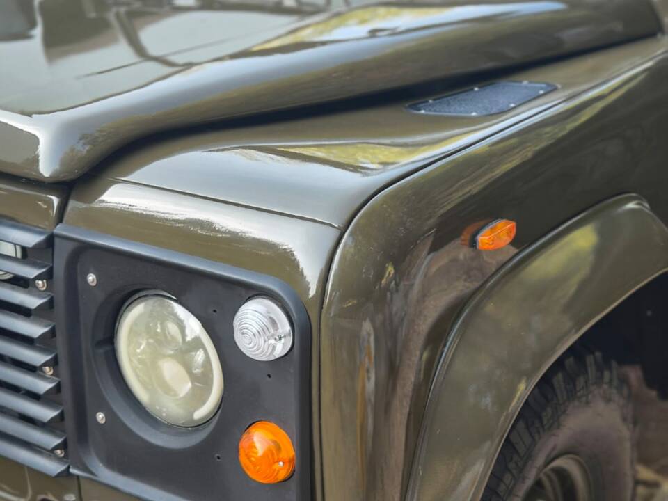 Image 22/25 of Land Rover 90 (1986)