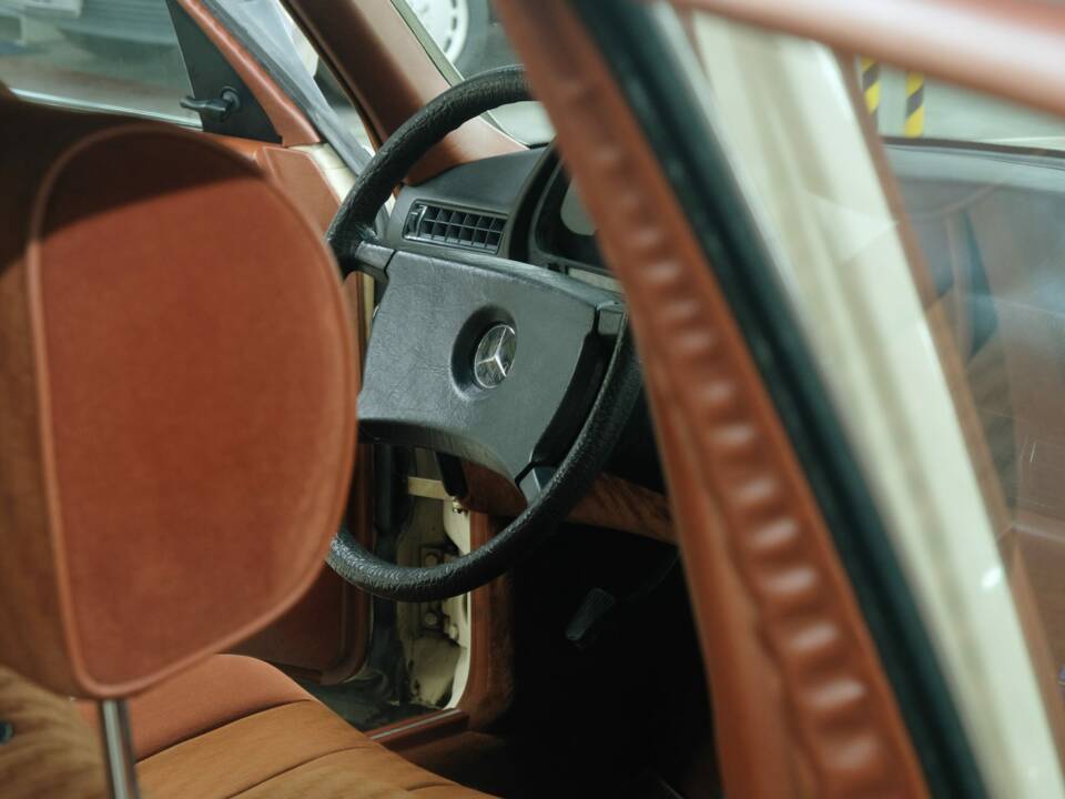 Bild 36/50 von Mercedes-Benz 380 SE (1980)