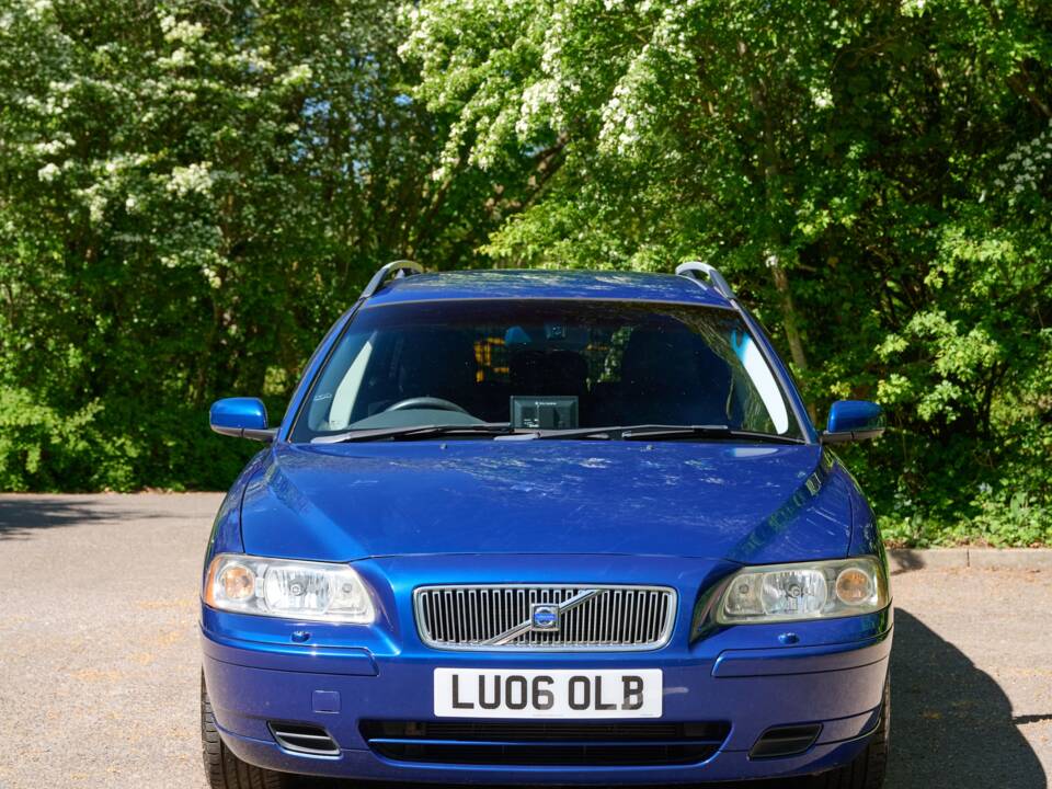 Image 14/50 of Volvo V 70 2.4 (2006)