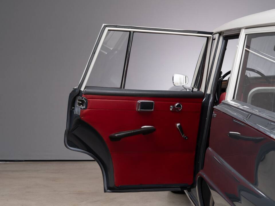 Bild 17/31 von Mercedes-Benz 230 S Universal (1967)