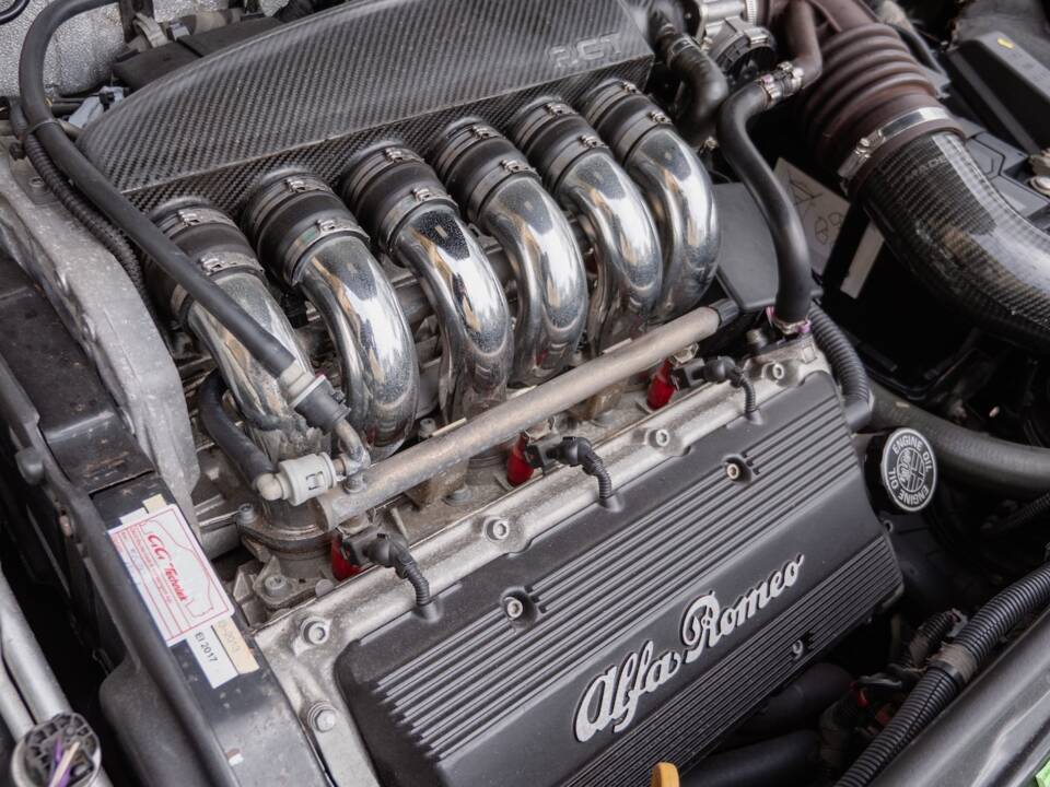 Image 42/60 of Alfa Romeo 147 3.2 GTA (2003)