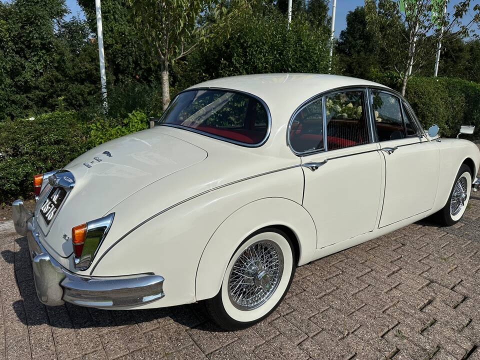 Image 6/75 of Jaguar Mk II 3.4 (1964)