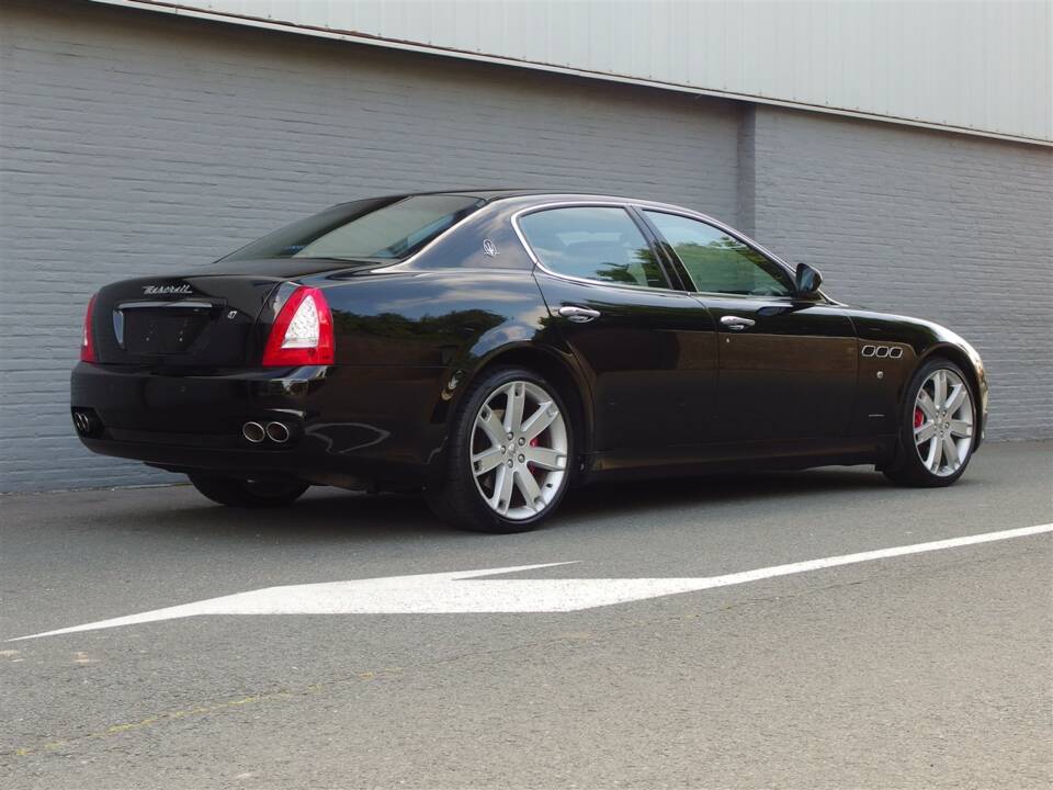 Bild 4/98 von Maserati Quattroporte S 4.7 (2010)