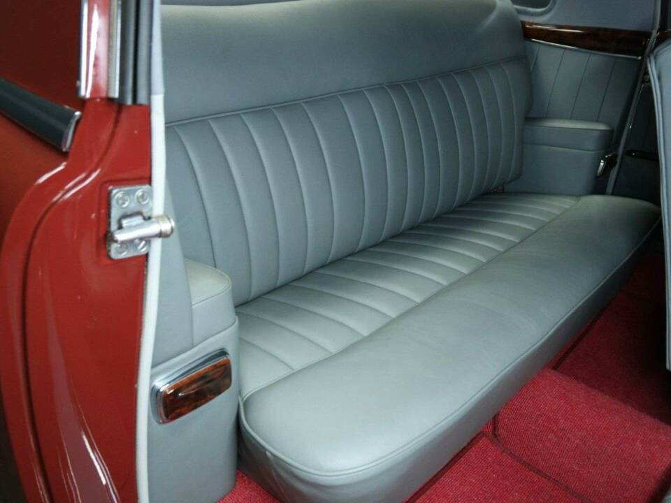 Imagen 25/50 de Mercedes-Benz 220 S (1957)
