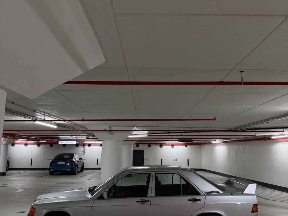 Immagine 13/49 di Mercedes-Benz 190 E (1990)