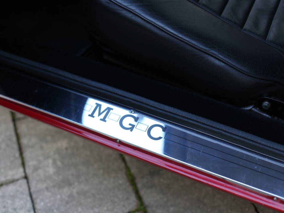 Image 27/67 of MG MGC GT (1969)