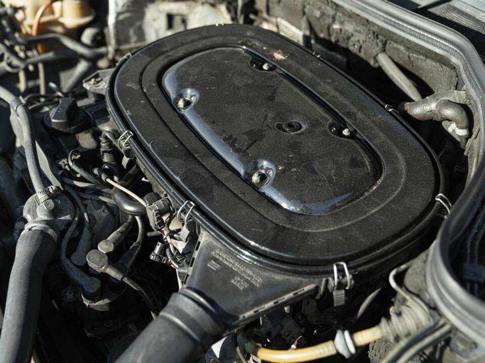 Afbeelding 46/50 van Mercedes-Benz 200 CE (1992)