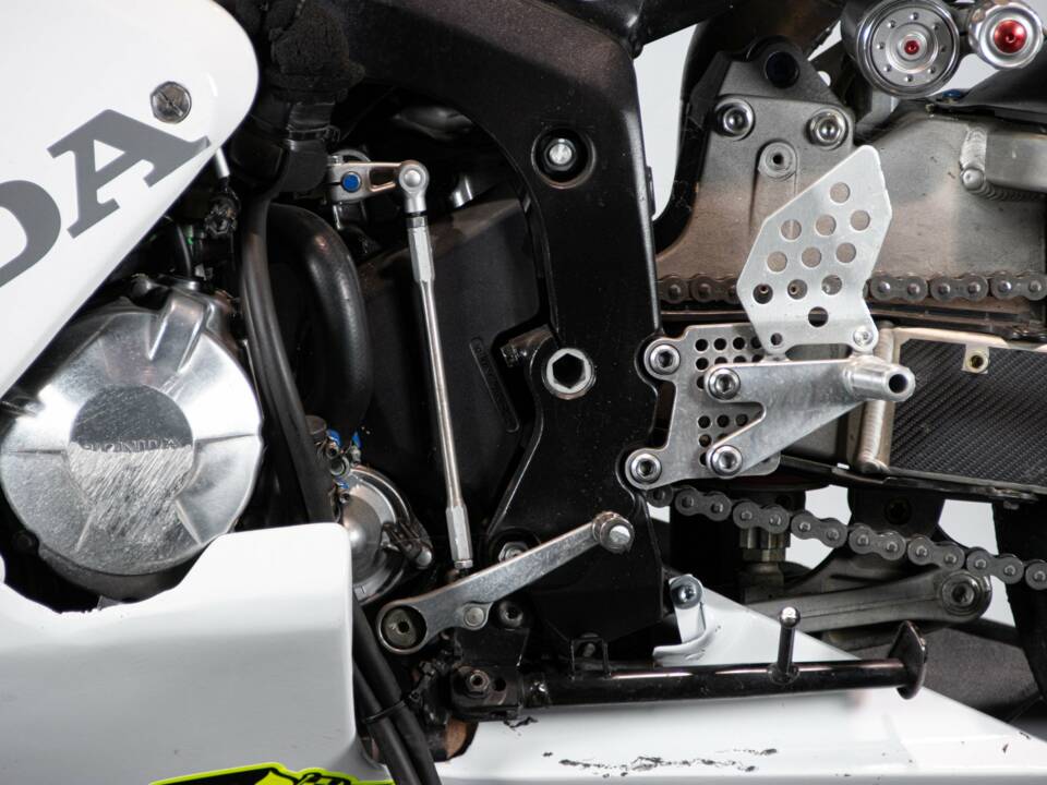 Image 19/50 de Honda DUMMY (2004)