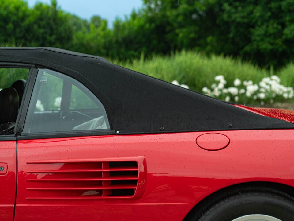 Image 37/50 of Ferrari Mondial T (1991)