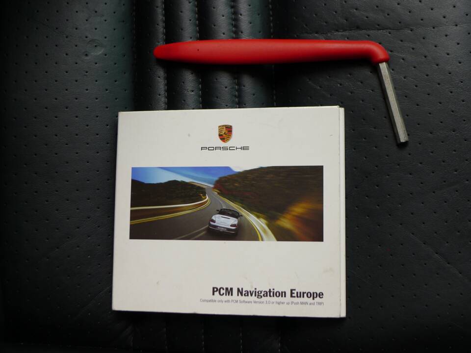 Image 19/41 of Porsche 911 Carrera 4S (2004)