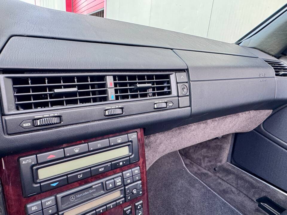 Image 9/49 de Mercedes-Benz SL 500 (1997)
