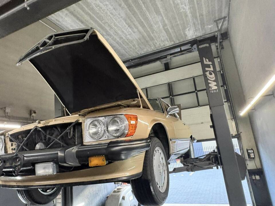 Image 43/50 of Mercedes-Benz 560 SL (1987)